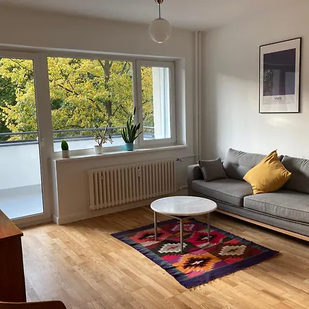 Canal-front At Maybachufer - Private In Newly Renovated 80 Sqm Two-bedroom Homestay
