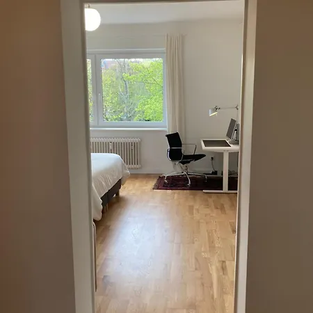 Rum i privatbostad Canal-front At Maybachufer - 80 Sqm Two-bedroom Book One Or Full Berlin