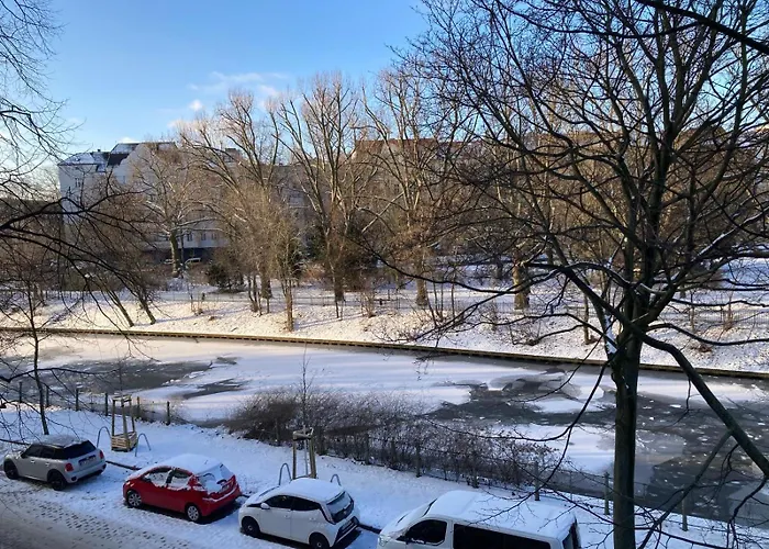 Canal-front At Maybachufer - 80 Sqm Two-bedroom Book One Or Full Habitación en casa particular *