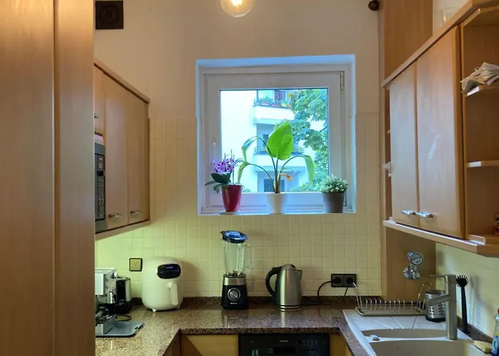 Canal-front At Maybachufer - 80 Sqm Two-bedroom Book One Or Full Berlín