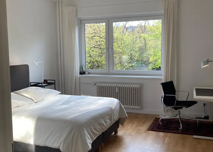 Habitación en casa particular Canal-front At Maybachufer - 80 Sqm Two-bedroom Book One Or Full Berlín