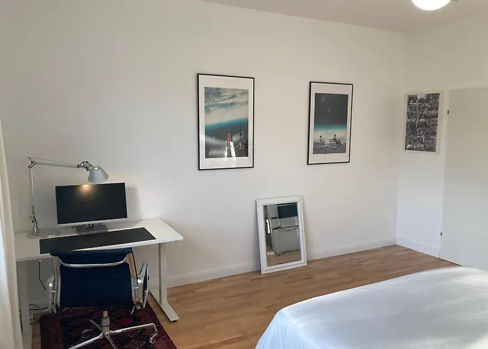 Canal-front At Maybachufer - 80 Sqm Two-bedroom Book One Or Full Habitación en casa particular