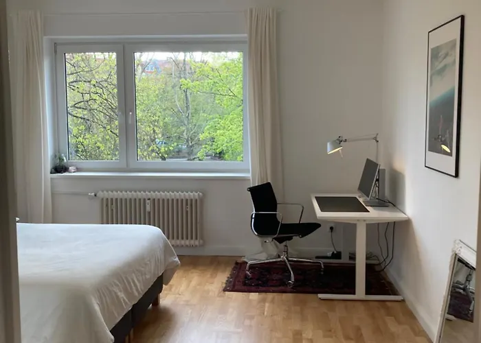 Habitación en casa particular Canal-front At Maybachufer - 80 Sqm Two-bedroom Book One Or Full Berlín