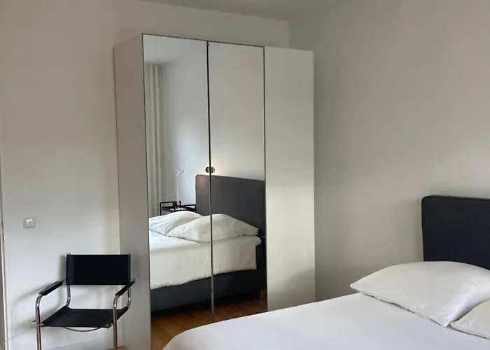 Canal-front At Maybachufer - 80 Sqm Two-bedroom Book One Or Full Habitación en casa particular Berlín